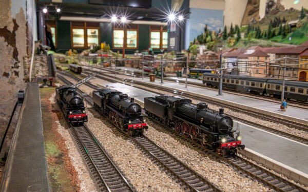 FS Dampflokomotive Gr. 685 2. Serie kurzer Kessel grosse Lampen Ep.III