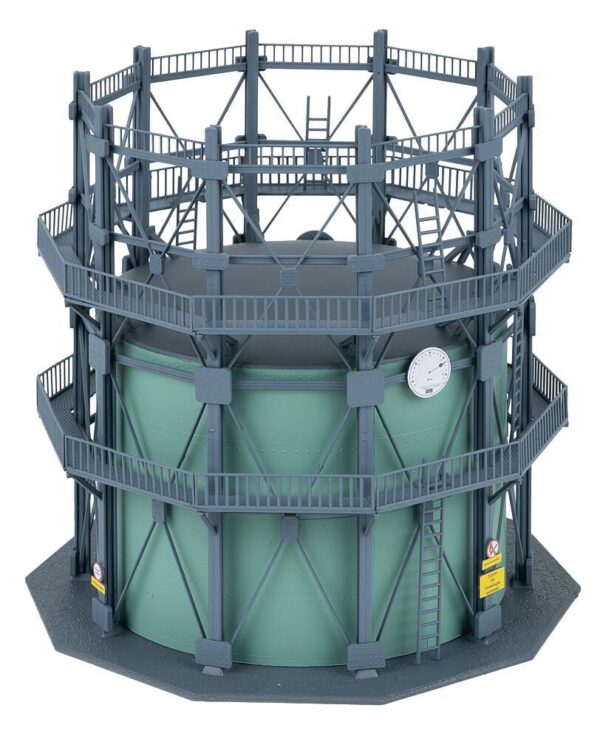 Gasometer mit Rohrleitungen