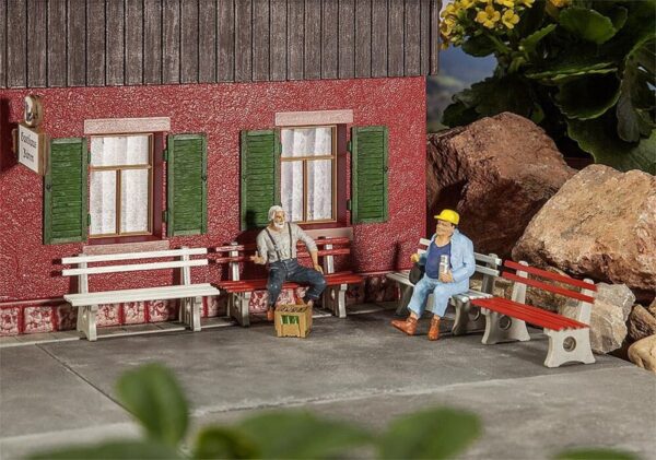 4 Parkbänke
